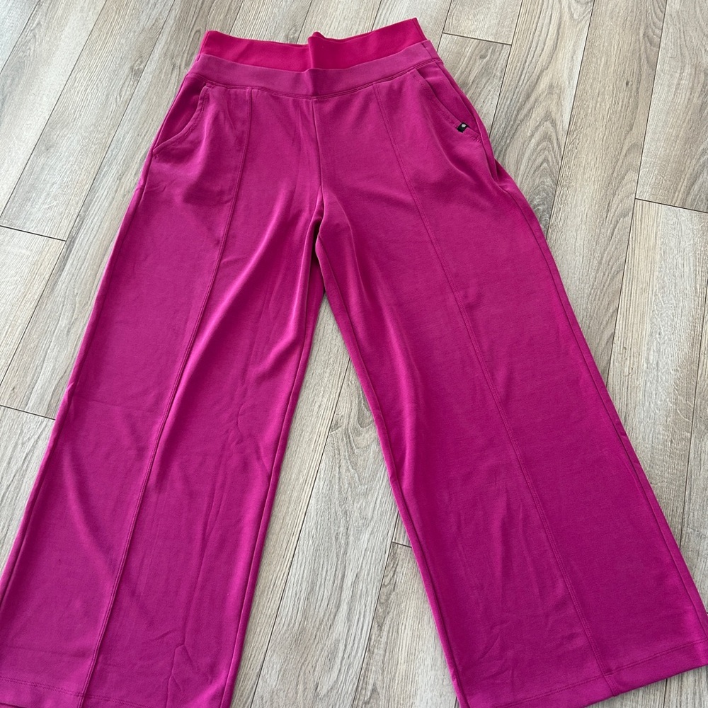 Alicia Keys wide leg seasoft by Athleta.